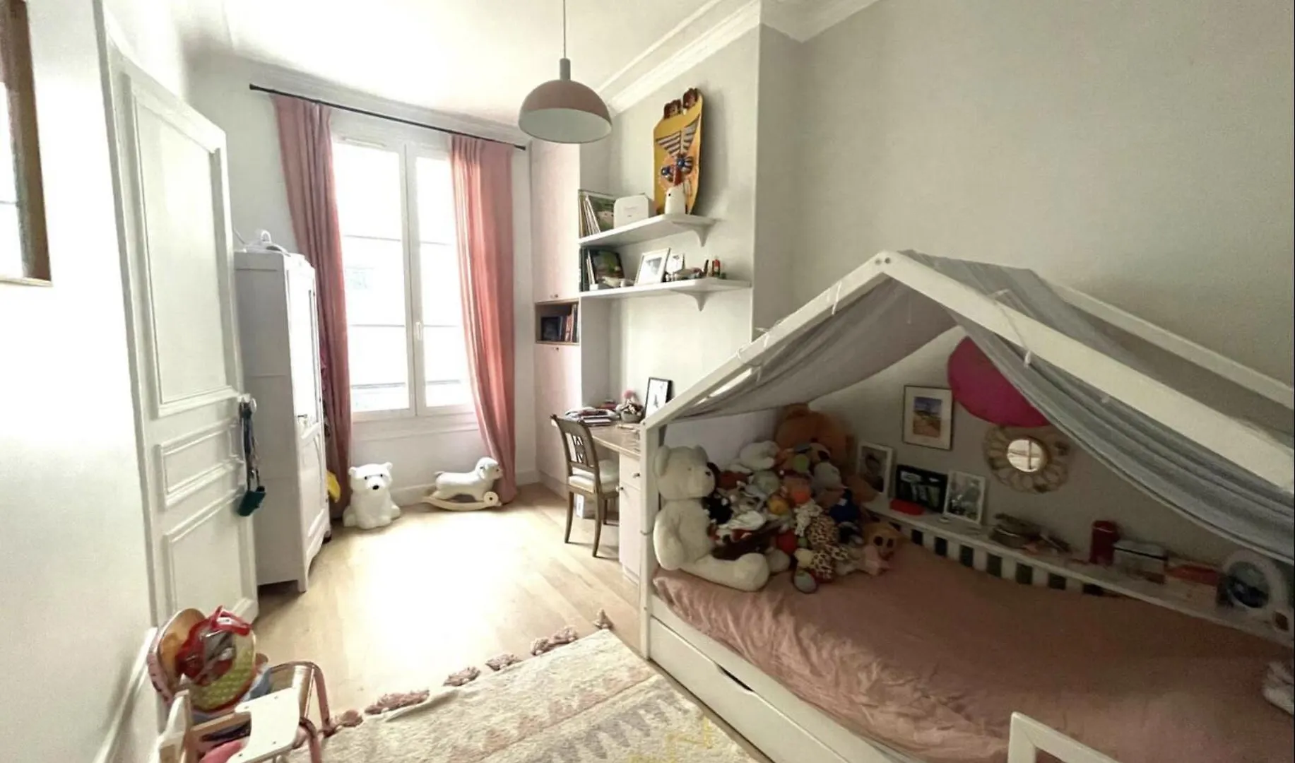 3 Bedrooms In Montmartre Paris