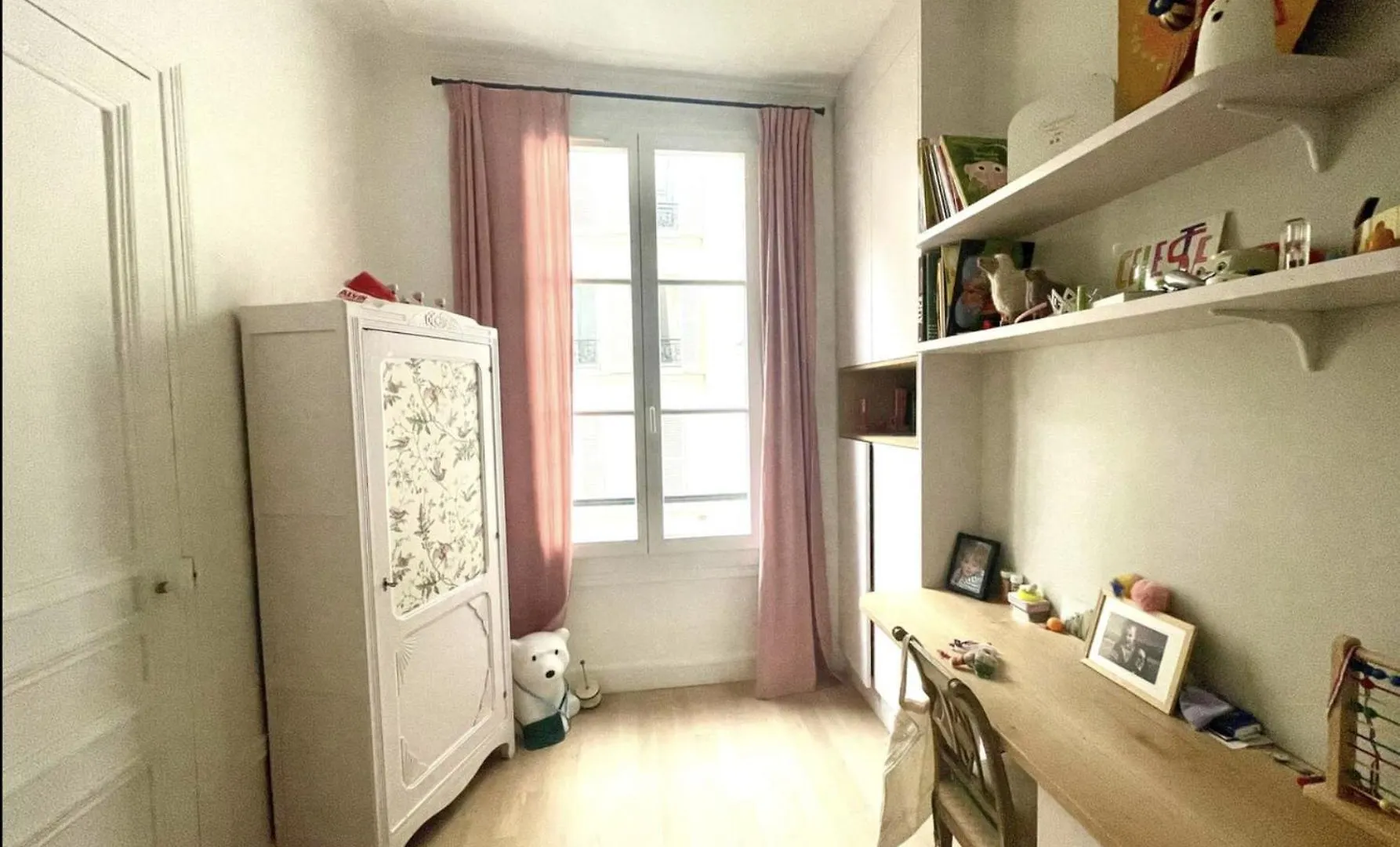 3 Bedrooms In Montmartre Paris